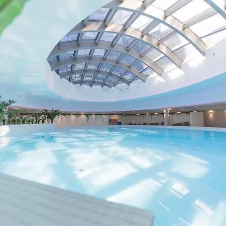 Hanza Tower Sky Sauna & Jacuzzi & Pool شتشيتسين