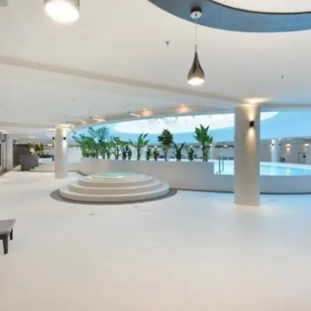 Hanza Tower Sky Sauna & Jacuzzi & Pool شقة *