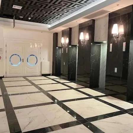 Hanza Tower Sky Sauna & Jacuzzi & Pool شقة