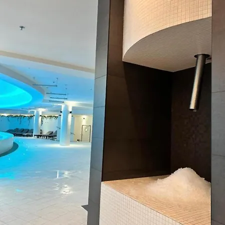 Hanza Tower Sky Sauna & Jacuzzi & Pool شقة